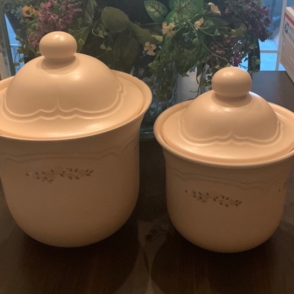 Pfaltzgraff Canisters  3 quart and 1 quart - Picture 10 of 10